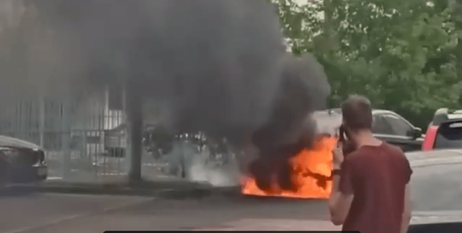В Москве подожгли автомобиль замначальника Генштаба ВС РФ
