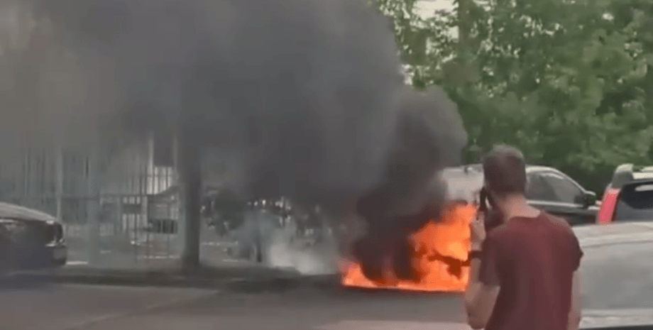 В Москве подожгли автомобиль замначальника Генштаба ВС РФ