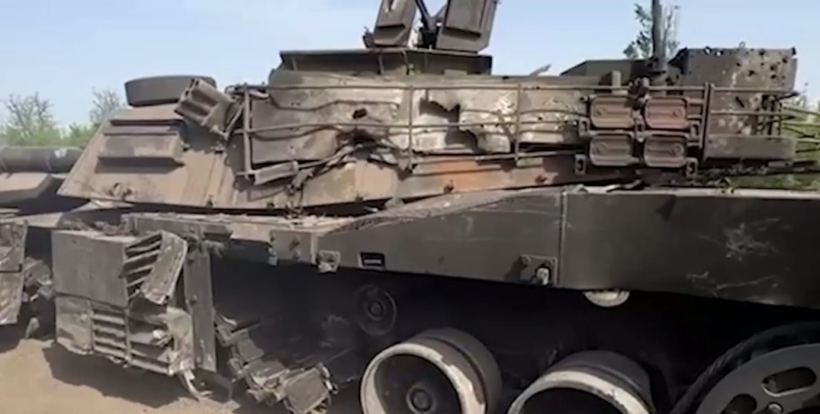 A pesar de los numerosos golpes en el tanque Abrams, se puede llevar en el más c...