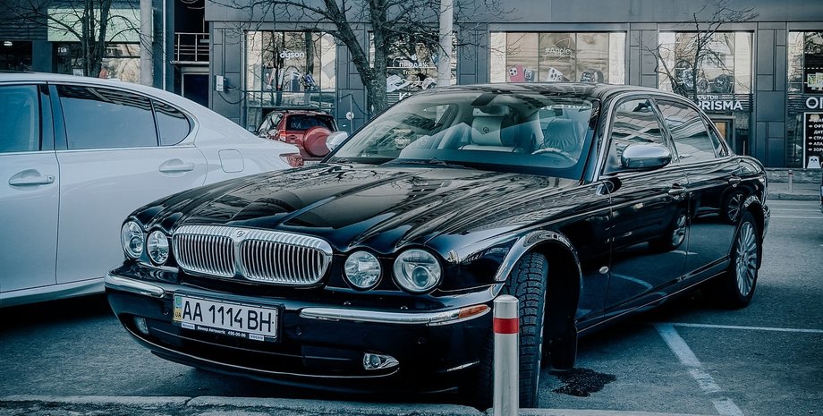 Daimler Super Eight, Jaguar XJ