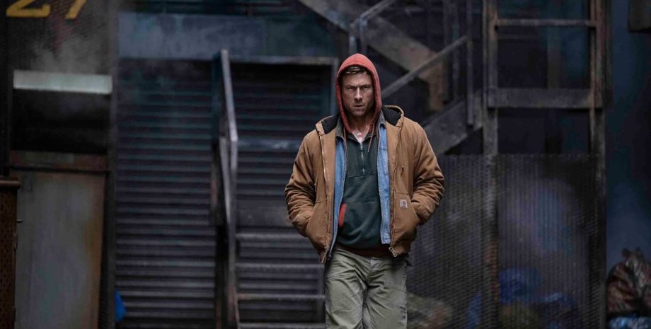 людина, що біжить, Глен Пауелл