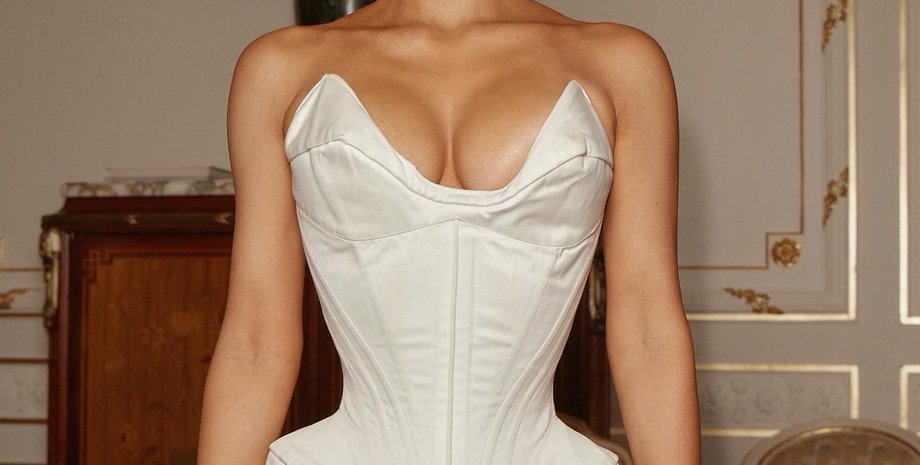 Каим Кардашьян, корсет, Mugler