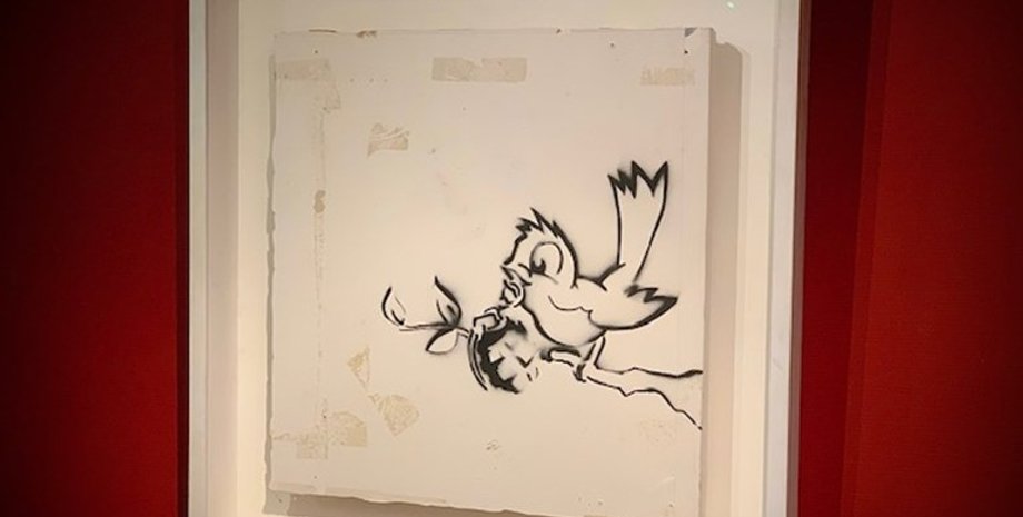 Бэнкси, птичка с гранатой