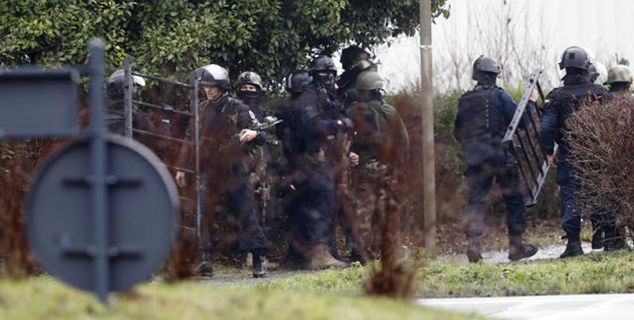 На месте событий / Фото: Etienne Laurent / EPA