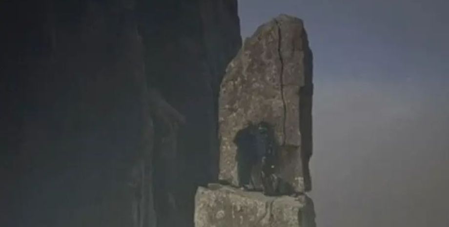 На австралійському острові знайшли двох чоловіків, які застрягли на скелі, як вони там опинилися