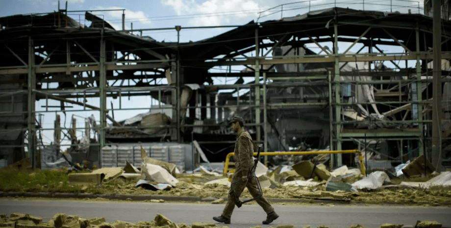 війна в Україні, руйнування в Україні, зруйноване виробництво, зруйнований завод