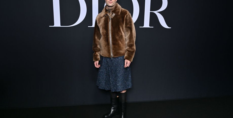 Роберт Паттисон, актер Роберт Паттисон, сумерки, неделя моды в Париже, показ диор, Люсьен Лависконт актер Эмили в париже