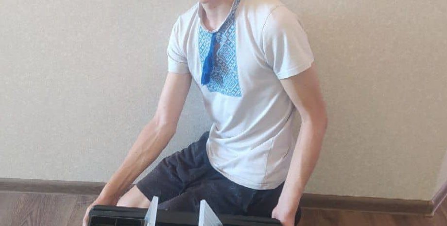 Захар Щурко, повербанки для военных, школьник повербанки для всу