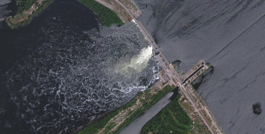 разрушенная дамба Каховской ГЭС