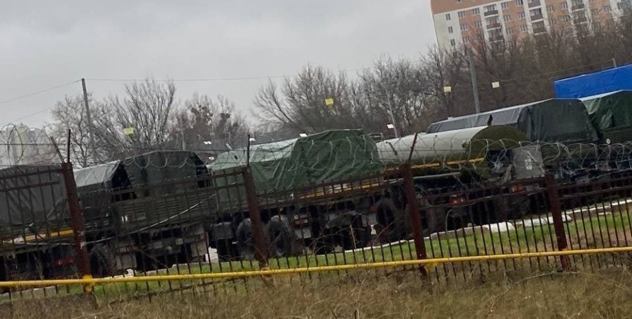Стоянка військової техніки ЗС РФ Стоянка військової техніки ЗС РФ, автопарк, військова техніка, ЗС РФ