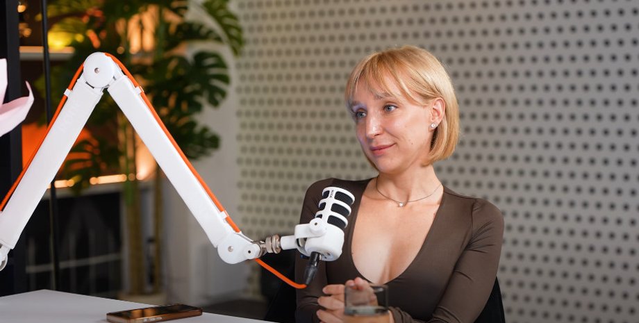 Блогерка, волонтерка та громадська діячка Олена Мандзюк Вона наголосила на подвійності міста