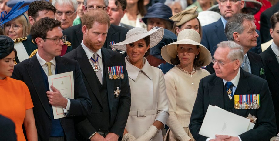 Принц Гаррі та Меган Маркл, Принц Гаррі та Меган Маркл порушили королівську традицію, Принц Гаррі та Меган Маркл скандал