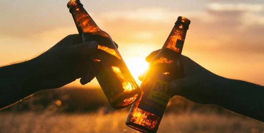 алкоголь, розпивання алкоголю, спільне розпивання
