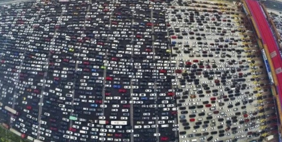 Самая длинная в мире пробка длилась 12 дней и растянулась на 100 км