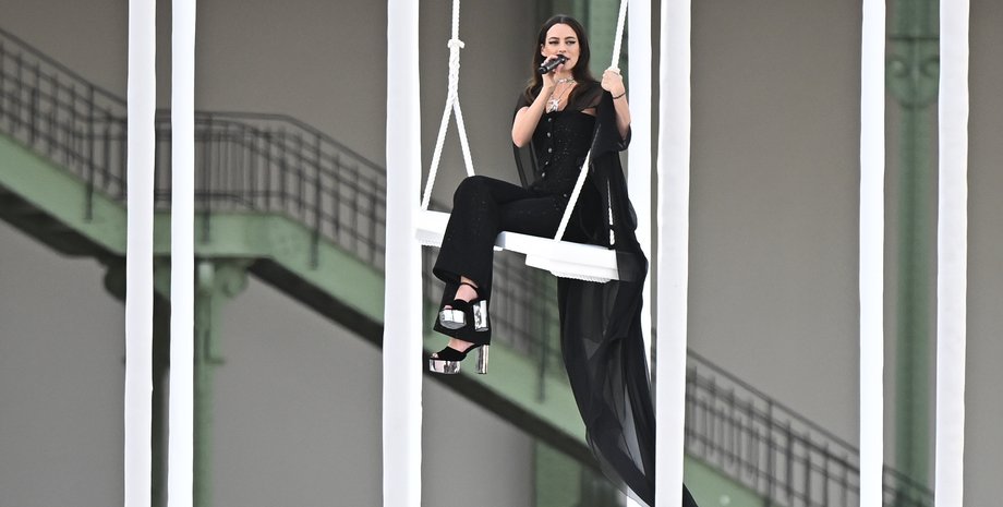 Райлі Кіо, гойдалка