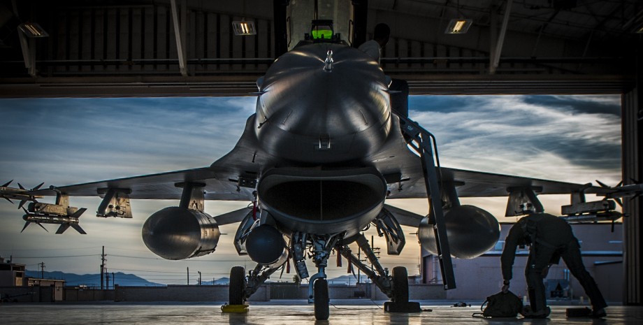 истребитель F-16, ВВС США