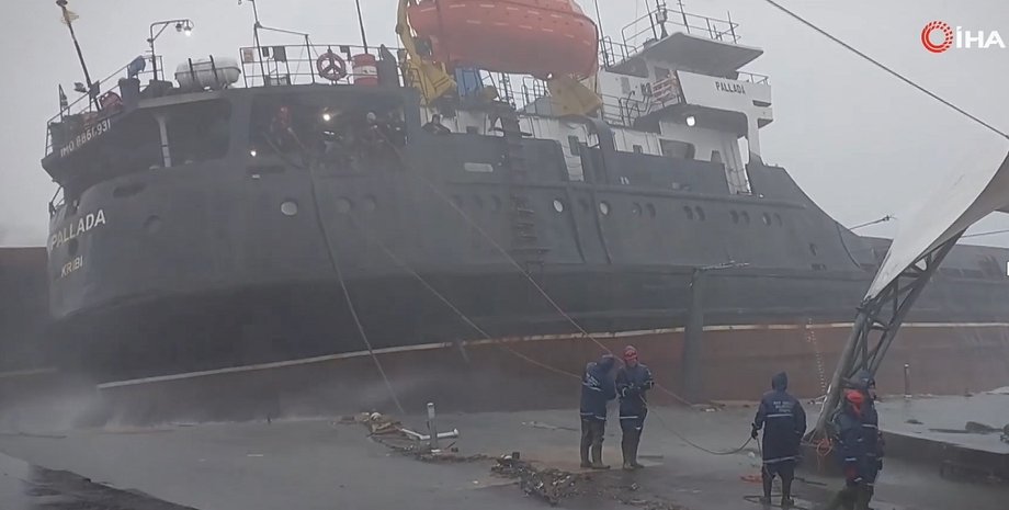 сухогруз паллада, сухогруз сел на мель, шторм