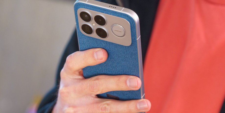 Poco F8 Ultra Poco F8 Ultra у руці