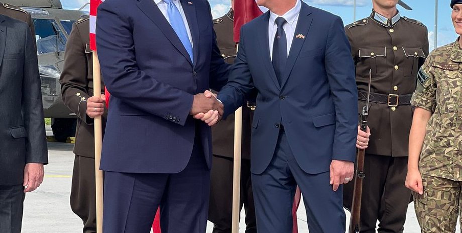 Министры обороны США и Латвии, Ллойд Остин прибыл в Ригу, глава Пентагона, НАТО, поддержка Украины