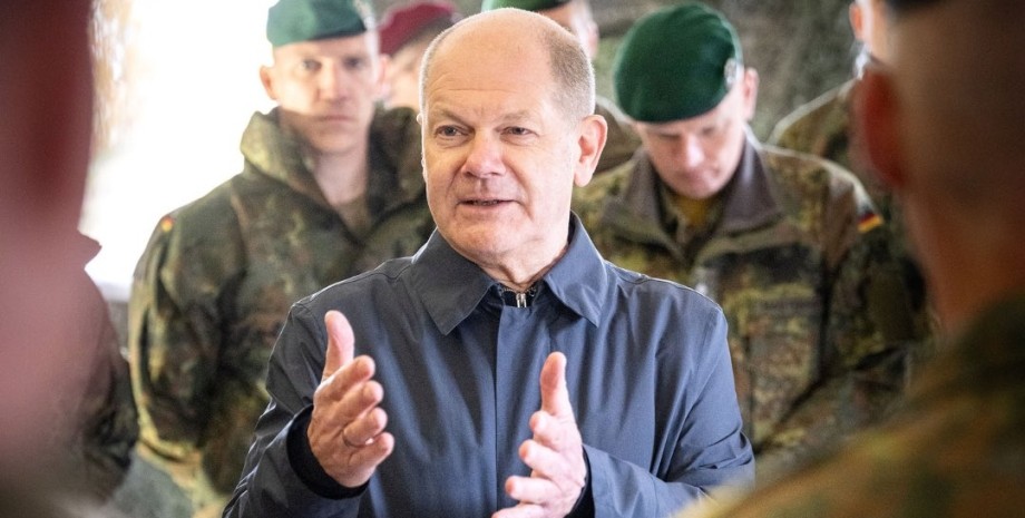 Олаф Шольц серед військових Олаф Шольц, військові