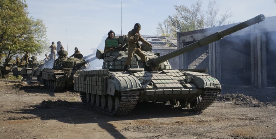 Отвод танков пророссийскими боевиками / Фото: epa