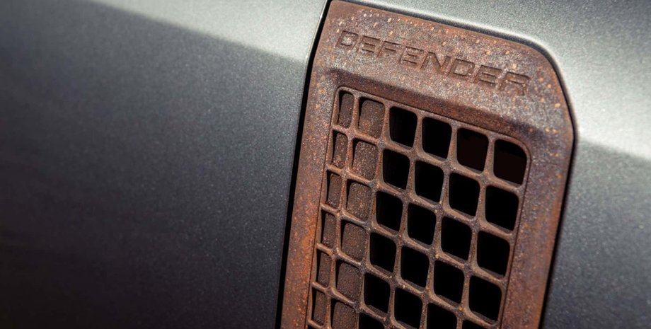 ржавый Land Rover Defender