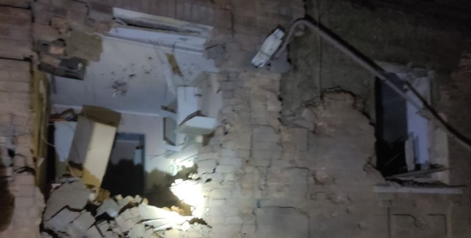 обстріл важка артилерія, обстріл Дніпропетровська область, пошкоджений будинок