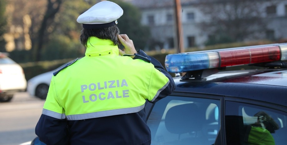 правоохранители Италии, полицейский, машина копов