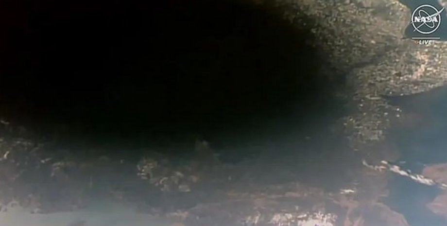 повне сонячне затемнення 8 квітня