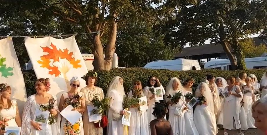 свадьба людей и деревьев в Бристоле