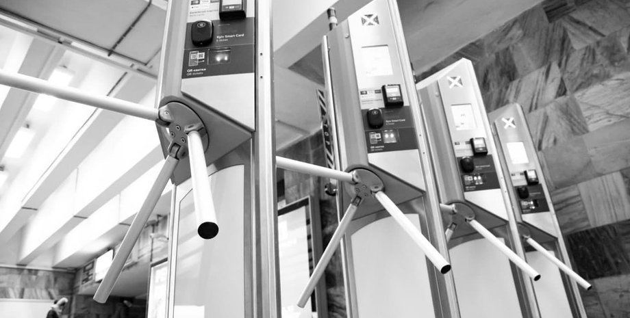 Турникет в метро, метро, киев, киевское метро, банковская карта, оплата картой, Google Pay, Apple Pay, paypass