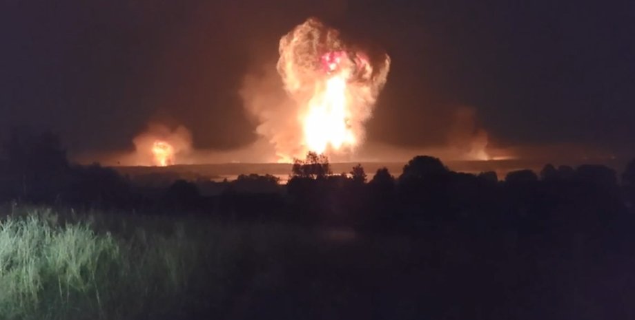 Взрыв в городе Торопец, Торопец взрыв складов, Торопец склады ВС РФ, Тверская область взрывы, Торопец 18 сентября