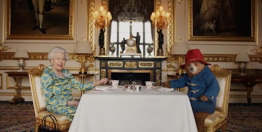 Королева Єлизавета та ведмежа Паддінгтон, Єлизавета випила чаю з паддінгтоном, платиновий ювілей королеви.