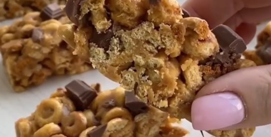 батончики, батонсики из хлопьев, перекус