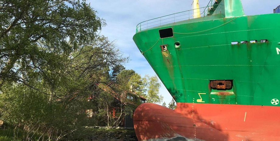 корабель сів на мілину, норвегія, корабель у саду