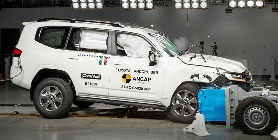 Toyota Land Cruiser 300, краш-тест Toyota Land Cruiser 300, краш-тест Toyota Land Cruiser, новый Toyota Land Cruiser