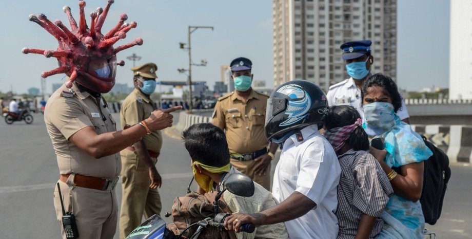 Полиция в Индии контролирует соблюдение мер карантина. Фото: The Week UK