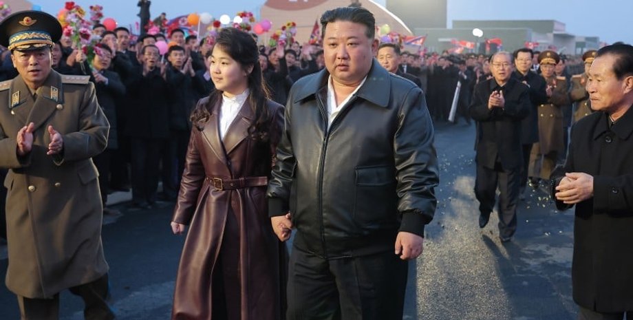 Має натиснути на ядерну кнопку: що відомо про доньку лідера КНДР Кім Чжу Е