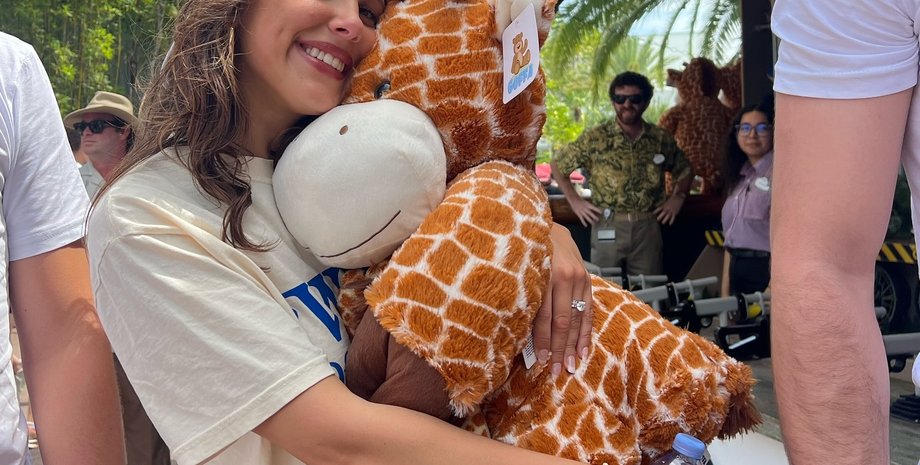 Міллі Боббі Браун, парк розваг