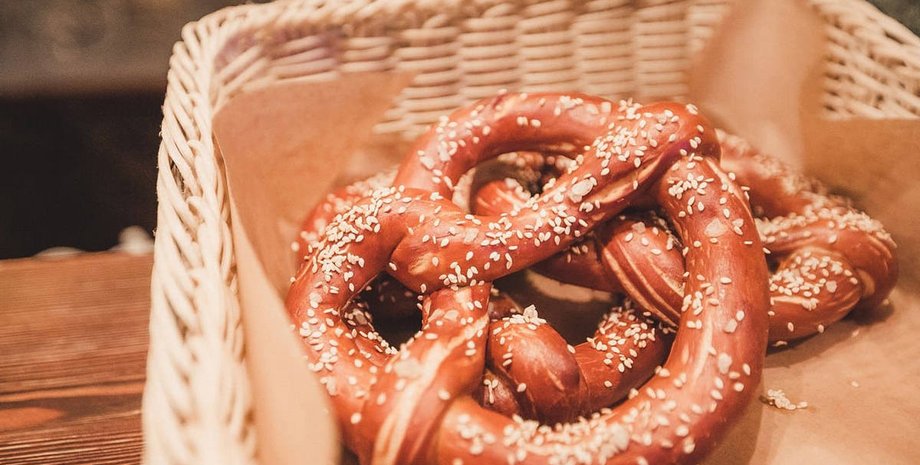 Классические претцели, брецели, немецкая кухня
