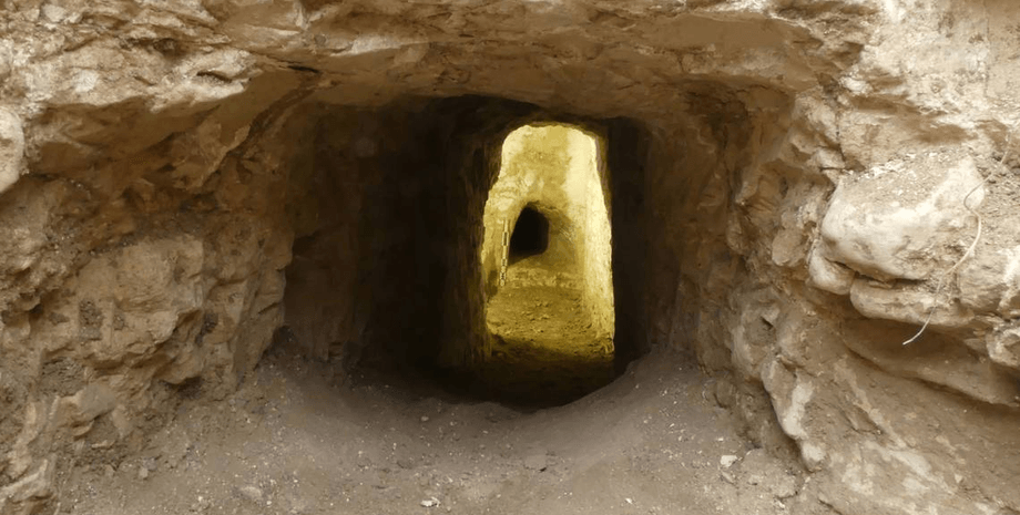 Сеть подземный туннелей в Франции, колодец, раскопки, археологи, нашли руины общины,  времен Средневековья, сеть туннелей, 800-летние руины, дом