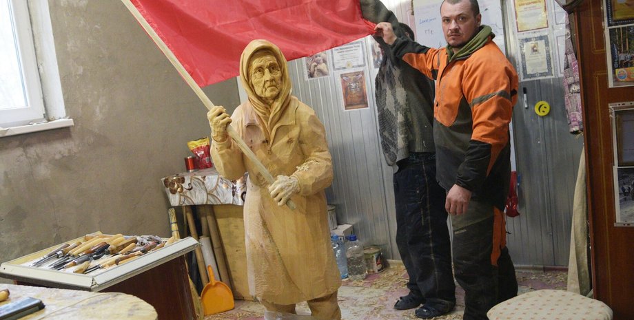 бабуся з червоним прапором, російська пропаганда, Ганна Іванова