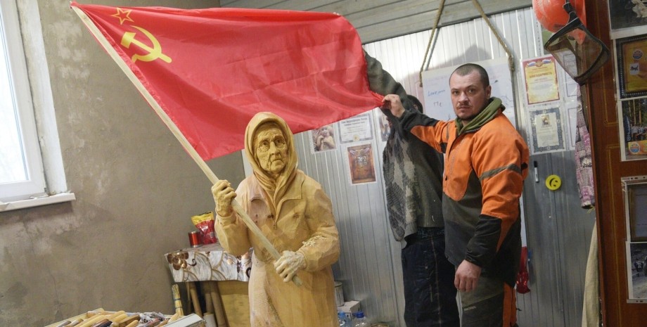 бабушка с красным знаменем, российская пропаганда, Анна Иванова