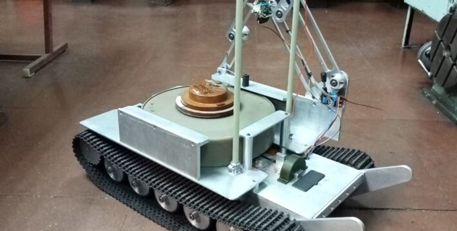 Наземный дрон, беспилотник, гусеничная платформа, фото