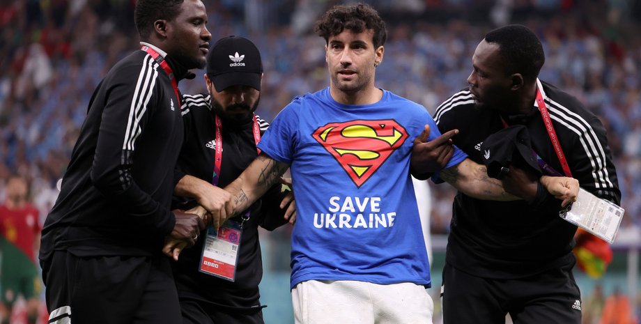 спасите украину, марио ферри, чемпионат мира по футболу, чм 2022, чемпионат мира 2022, выбежал на поле, уругвай португалия