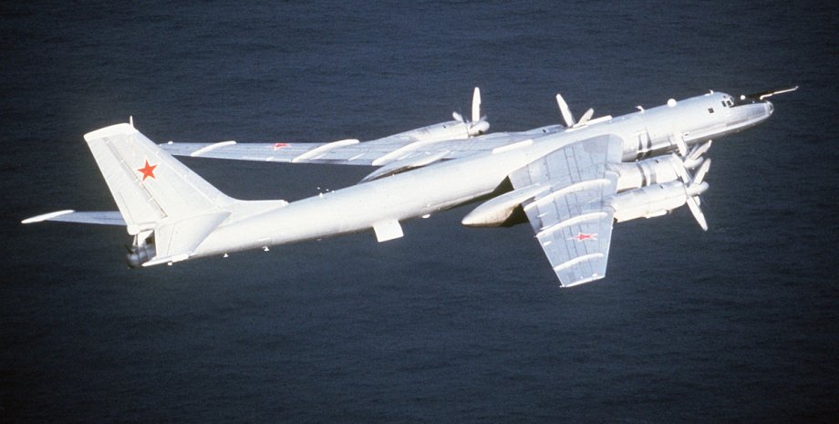 російський літак Ту-142