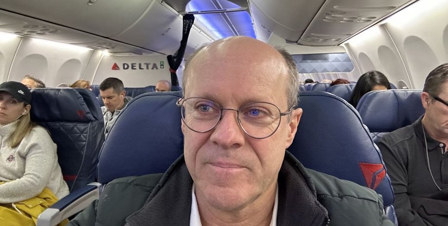 Мужчина, миллионер, Стив Кирш, самолет, пассажиры