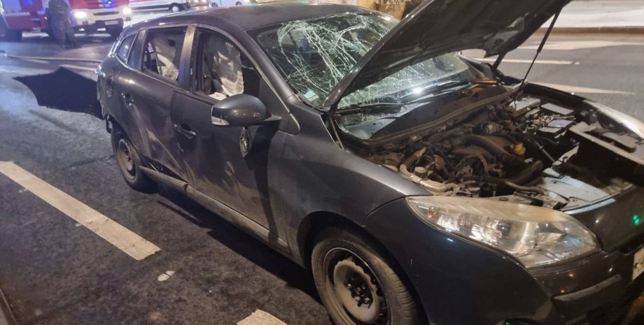 Уничтоженный автомобиль в Белгороде, фото