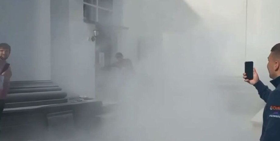 новости киева, новости киевщины, верующие, упц мп, храм, переход в пцу, огнетушитель