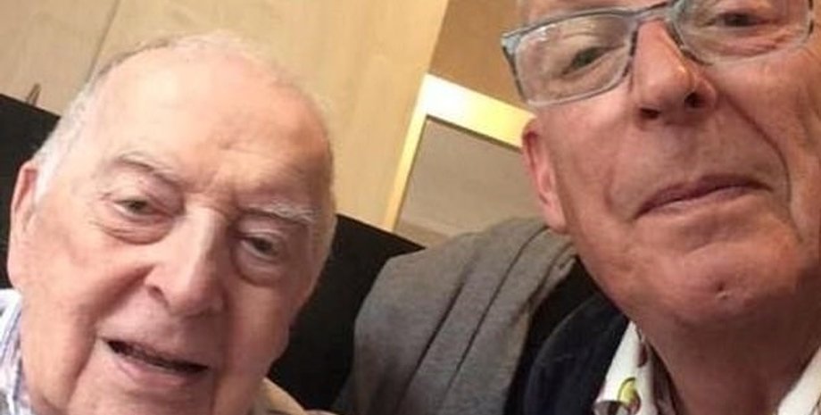 98-летний ветеран Джек Боуден с сыном/Фото: SWNS